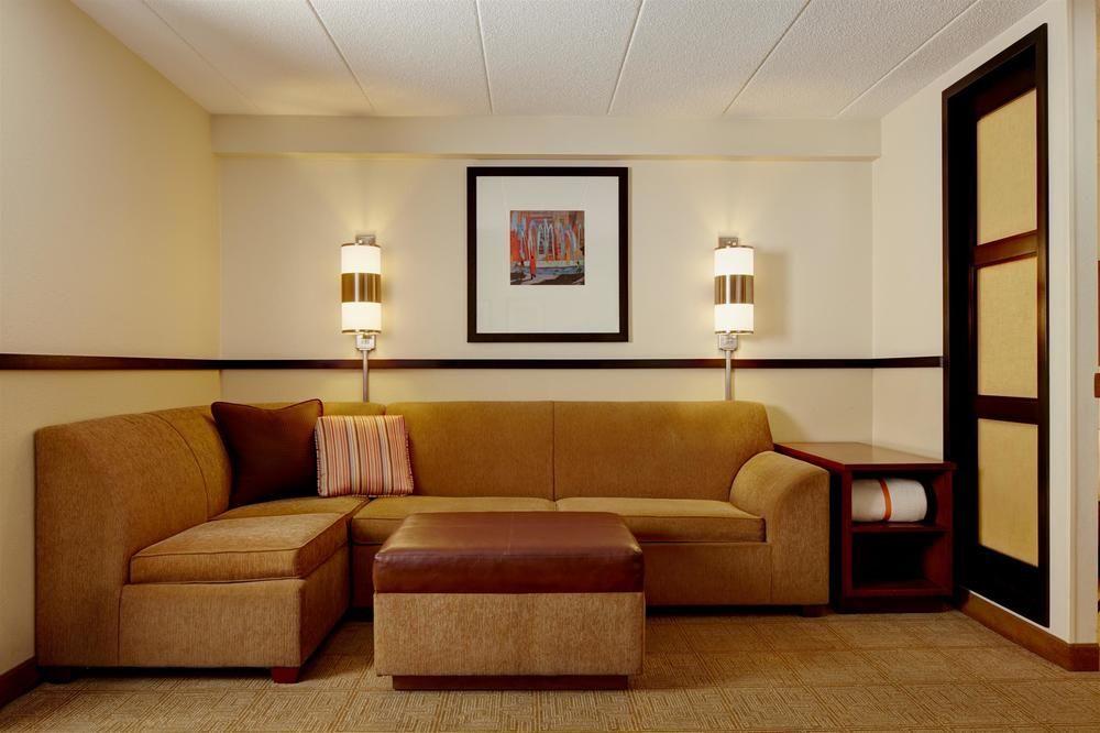 Hyatt Place Ontario/Rancho Cucamonga Экстерьер фото