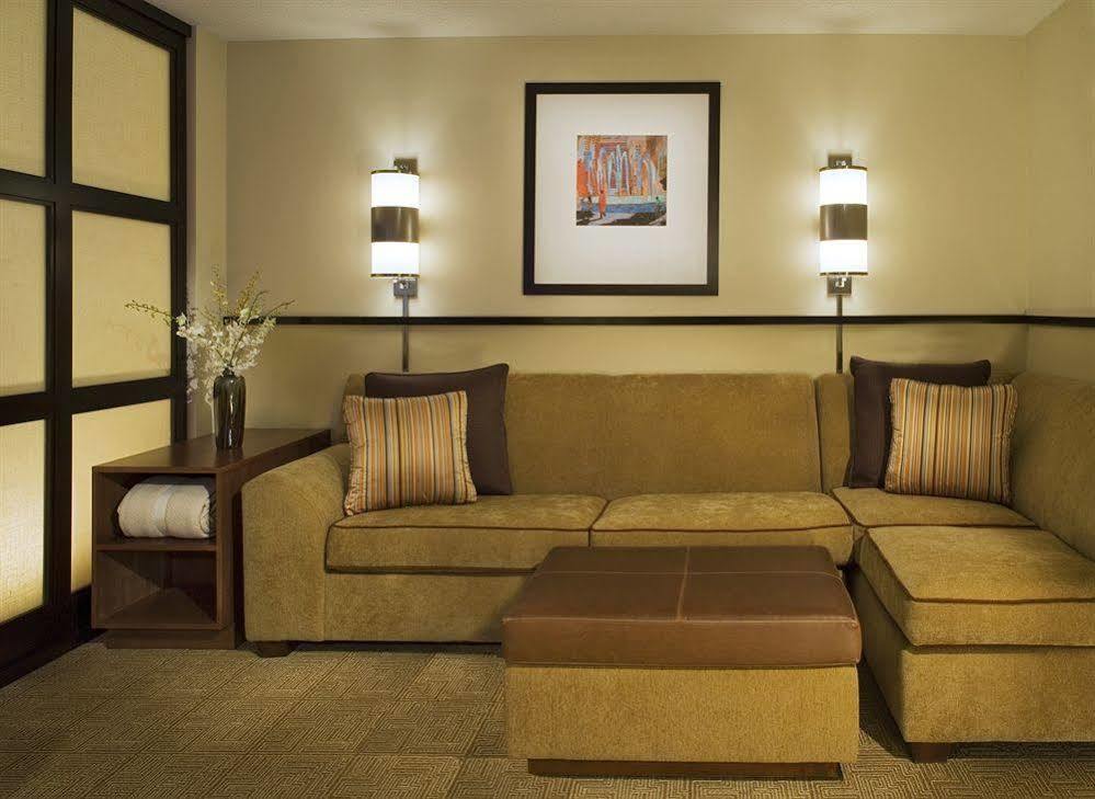 Hyatt Place Ontario/Rancho Cucamonga Экстерьер фото